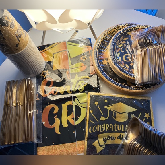 Black and Gold Graduation Party Set for 24 - Picture 1 of 5